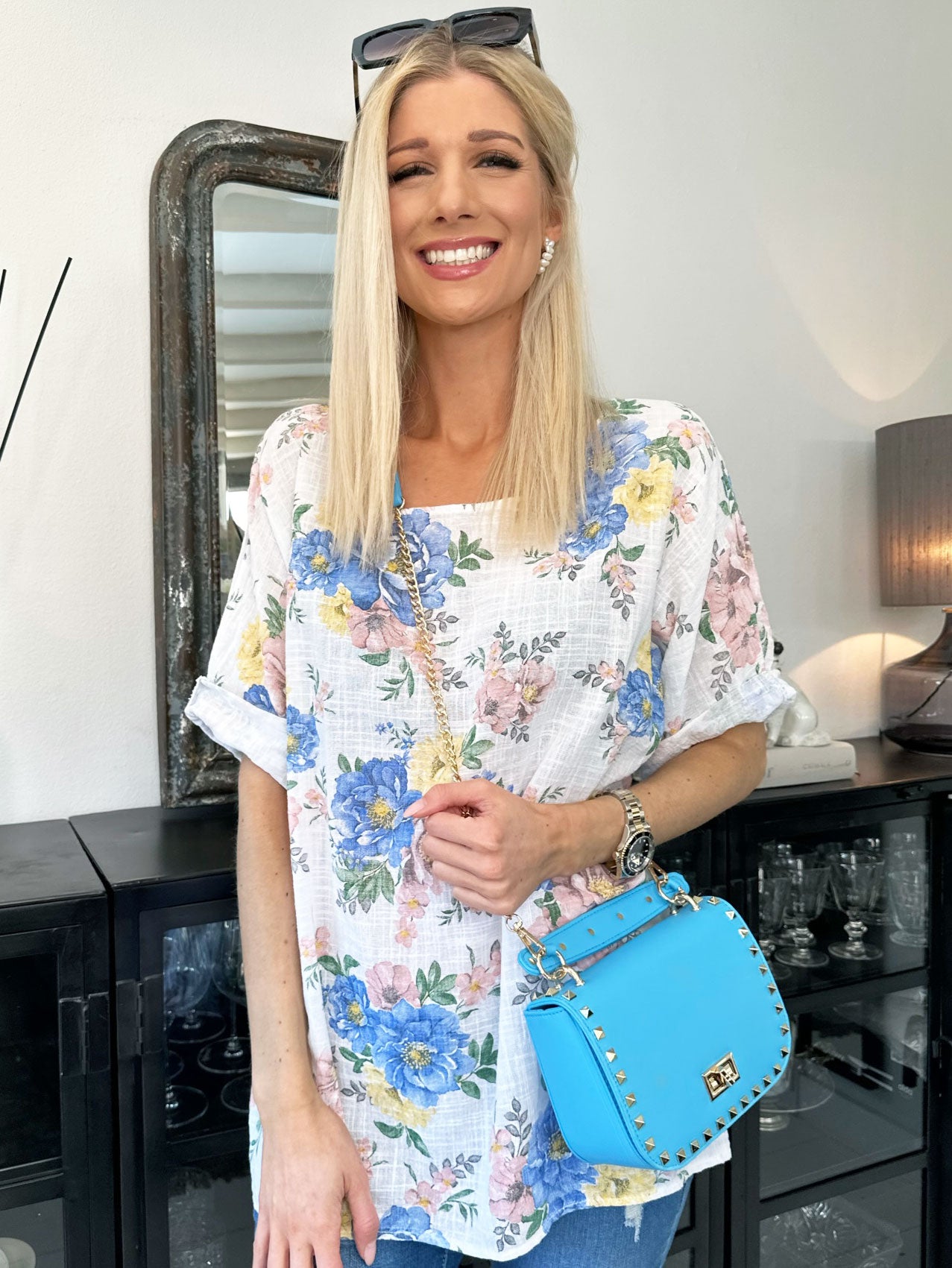 Gissele - Sød bluse i hørlignende stof med blomsterprint